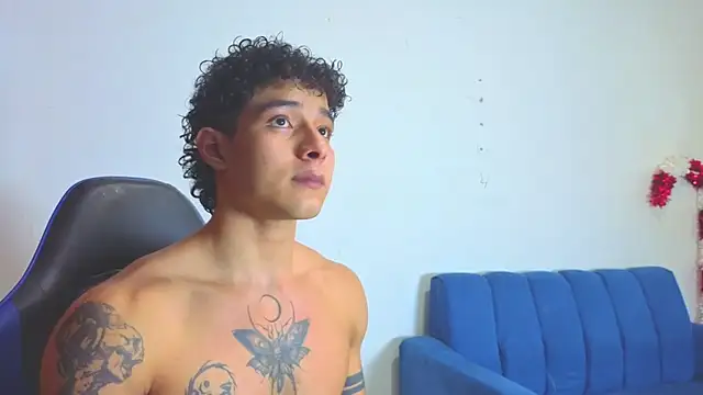 Snapshot of Demitryo chatting on February 6, 6:40 am Demitryo online show from February 6, 6:40 am