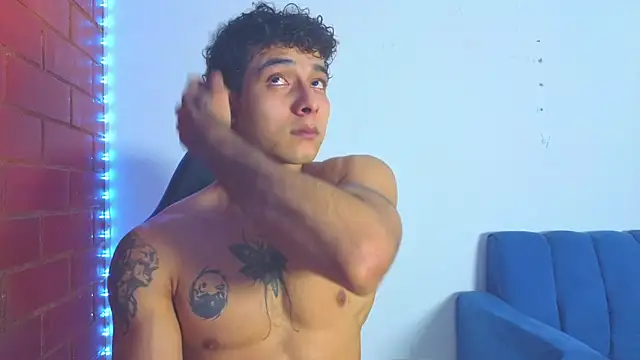 Snapshot of Demitryo chatting on February 6, 9:18 pm Demitryo online show from February 6, 9:18 pm