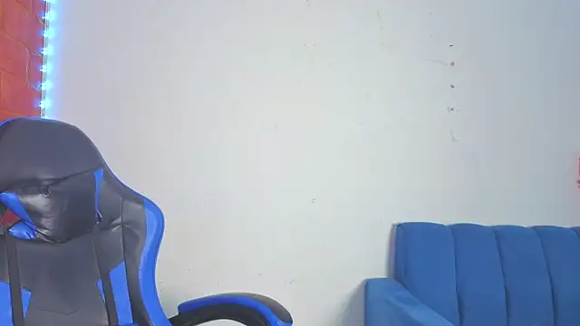 Snapshot of Demitryo chatting on February 9, 7:12 am Demitryo online show from February 9, 7:12 am