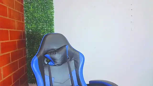 Snapshot of Demitryo chatting on February 14, 2:41 am Demitryo online show from February 14, 2:41 am