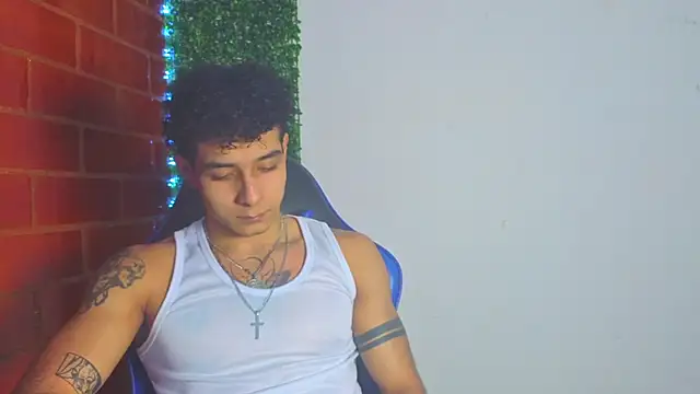 Snapshot of Demitryo chatting on February 18, 5:14 am Demitryo online show from February 18, 5:14 am