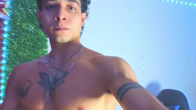 Snapshot of Demitryo chatting on February 20, 9:10 am Demitryo online show from February 20, 9:10 am