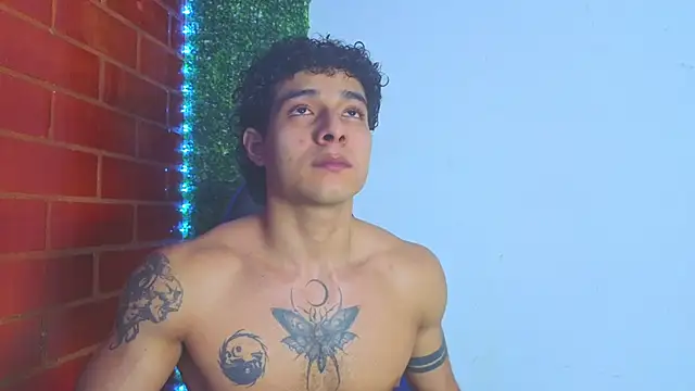 Snapshot of Demitryo chatting on March 1, 4:58 am Demitryo online show from March 1, 4:58 am