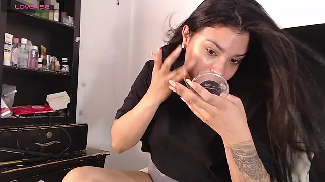 lolaa staars online show from January 25, 10:39 pm