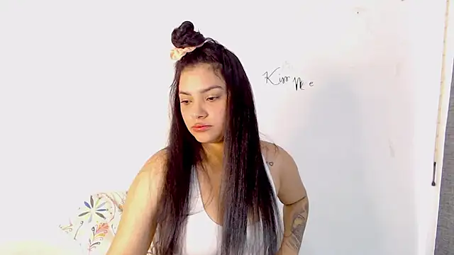 lolaa staars online show from March 15, 1:07 pm