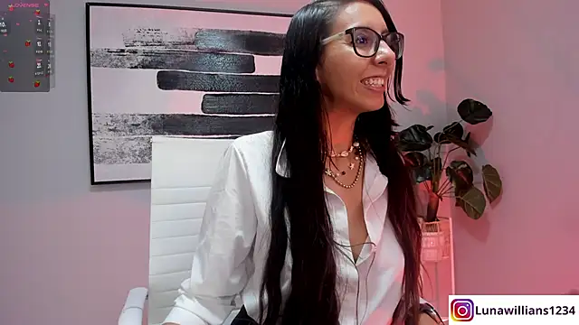 luna willians online show from March 13, 6:23 pm