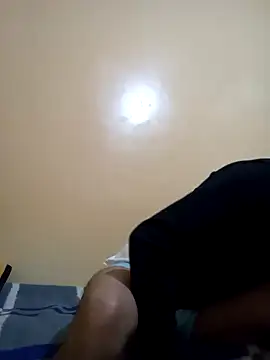Snapshot of Bisex_activ19 chatting on January 8, 9:01 pm Bisex activ19 online show from January 8, 9:01 pm