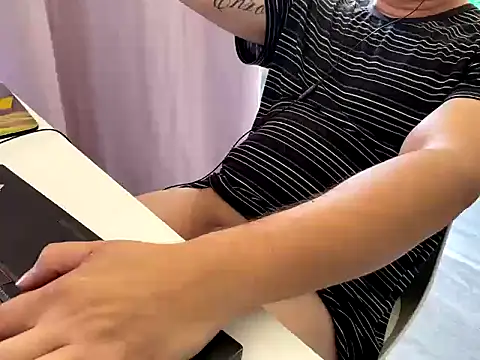 tomazu11 online show from January 15, 1:37 pm