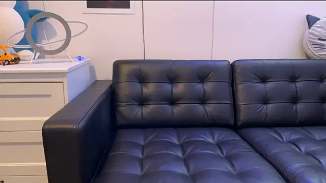 Snapshot of BlueEyedTallGuy94 chatting on December 9, 1:07 am BlueEyedTallGuy94 online show from December 9, 1:07 am