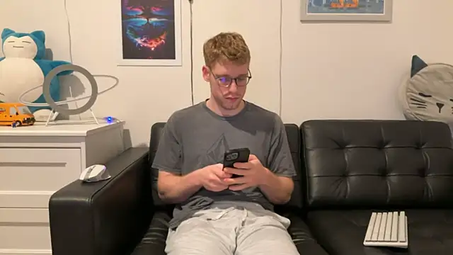 Snapshot of BlueEyedTallGuy94 chatting on December 16, 4:23 am BlueEyedTallGuy94 online show from December 16, 4:23 am