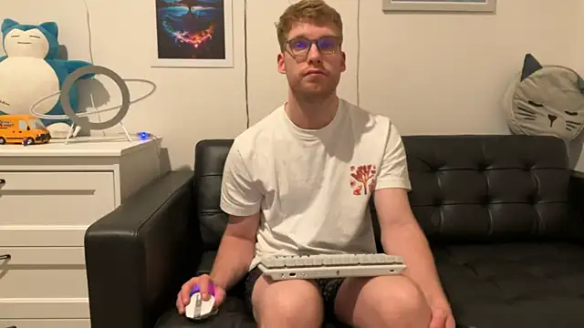 Snapshot of BlueEyedTallGuy94 chatting on December 17, 8:34 am BlueEyedTallGuy94 online show from December 17, 8:34 am