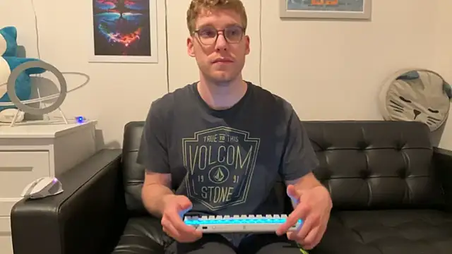 Snapshot of BlueEyedTallGuy94 chatting on December 22, 1:12 am BlueEyedTallGuy94 online show from December 22, 1:12 am