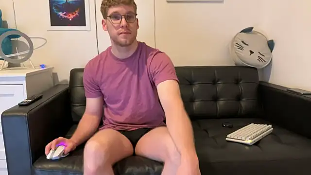 Snapshot of BlueEyedTallGuy94 chatting on December 27, 2:36 am BlueEyedTallGuy94 online show from December 27, 2:36 am