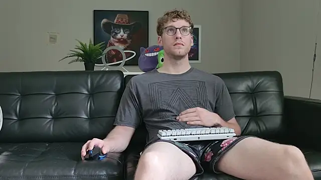 Snapshot of BlueEyedTallGuy94 chatting on September 21, 7:15 pm BlueEyedTallGuy94 online show from September 21, 7:15 pm