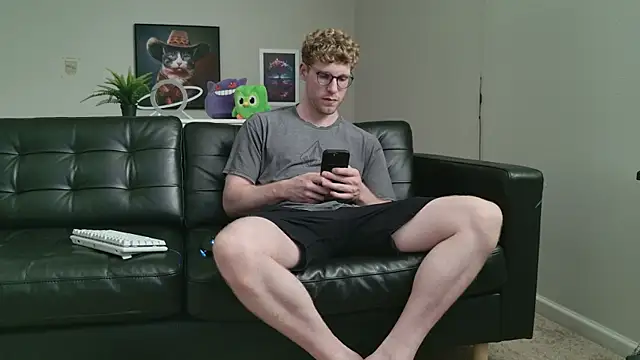 Snapshot of BlueEyedTallGuy94 chatting on September 26, 10:36 pm BlueEyedTallGuy94 online show from September 26, 10:36 pm