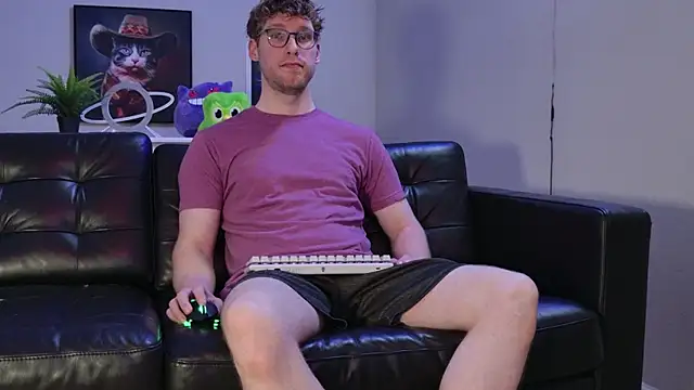 Snapshot of BlueEyedTallGuy94 chatting on October 15, 12:44 am BlueEyedTallGuy94 online show from October 15, 12:44 am