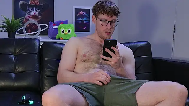 Snapshot of BlueEyedTallGuy94 chatting on October 21, 2:45 am BlueEyedTallGuy94 online show from October 21, 2:45 am