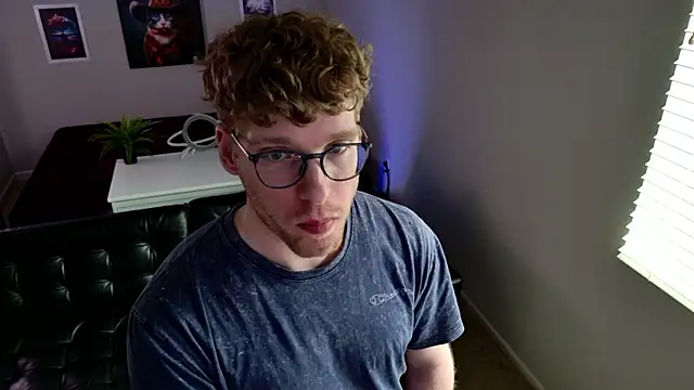 Snapshot of BlueEyedTallGuy94 chatting on March 12, 9:10 pm BlueEyedTallGuy94 online show from March 12, 9:10 pm