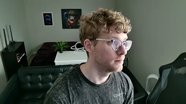 Snapshot of BlueEyedTallGuy94 chatting on March 23, 9:08 pm BlueEyedTallGuy94 online show from March 23, 9:08 pm