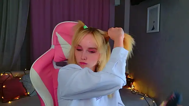 b4by LoL1 online show from February 27, 2:17 pm