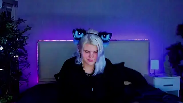 JoannLowe online show from January 14, 11:05 pm