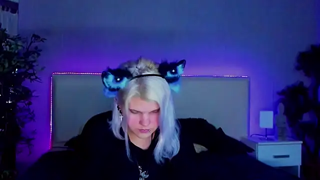 JoannLowe online show from January 18, 11:55 pm