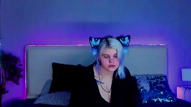 JoannLowe online show from February 26, 2:15 am