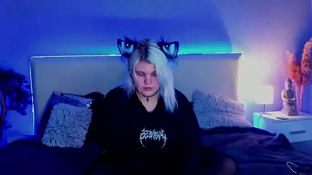 JoannLowe online show from March 14, 9:00 pm