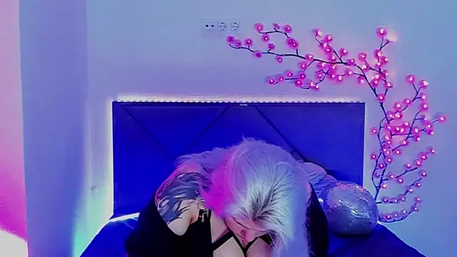 JoannLowe online show from March 22, 8:23 pm