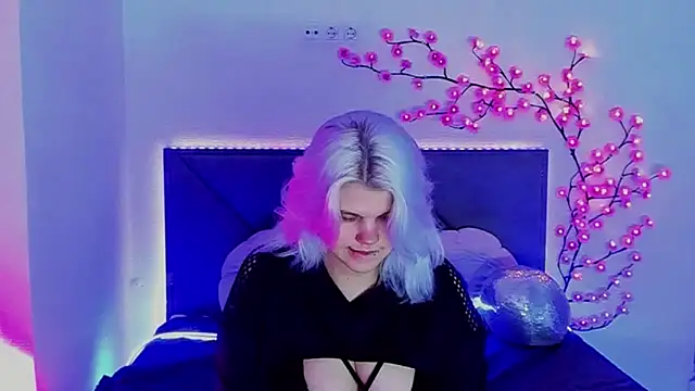 JoannLowe online show from March 25, 8:26 pm