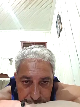Snapshot of gordonunes chatting on February 13, 10:28 pm gordonunes online show from February 13, 10:28 pm