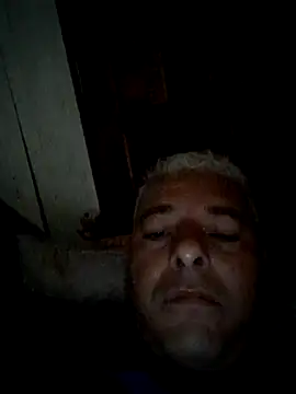 Snapshot of gordonunes chatting on February 24, 10:24 am gordonunes online show from February 24, 10:24 am