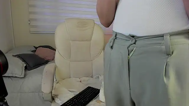 Catyloves online show from December 19, 9:55 pm