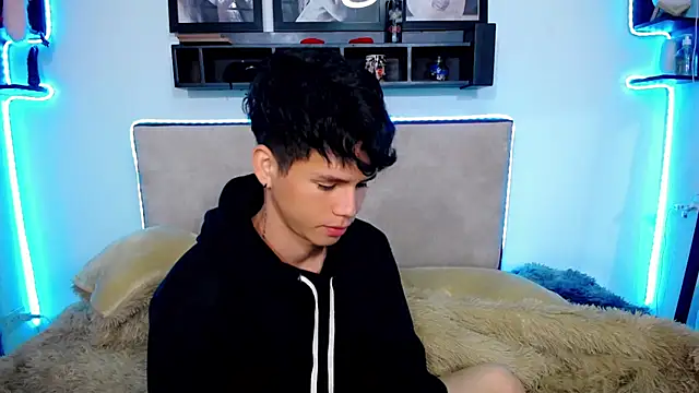 Snapshot of Tayson_Rivers chatting on December 5, 9:39 am Tayson Rivers online show from December 5, 9:39 am