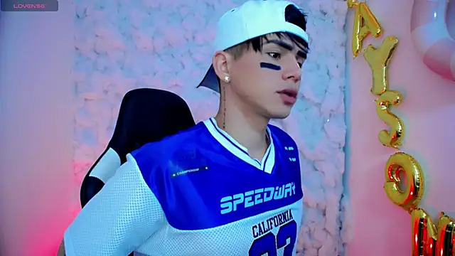 Snapshot of Tayson_Rivers chatting on October 16, 9:27 pm Tayson Rivers online show from October 16, 9:27 pm