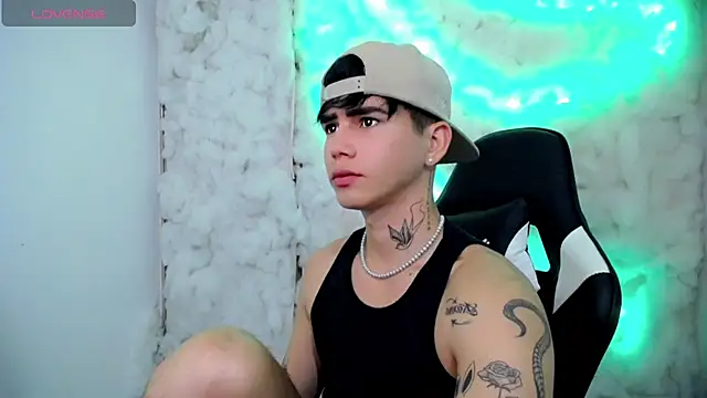 Snapshot of Tayson_Rivers chatting on November 30, 10:58 pm Tayson Rivers online show from November 30, 10:58 pm