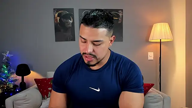 Snapshot of ApoloMakris chatting on December 4, 8:39 pm ApoloMakris online show from December 4, 8:39 pm