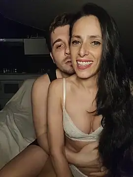 Snapshot of dansarah chatting on December 3, 10:08 pm dansarah online show from December 3, 10:08 pm