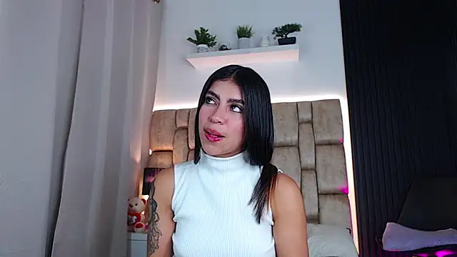 Snapshot of little_sophie18 chatting on February 6, 11:15 pm little sophie18 online show from February 6, 11:15 pm