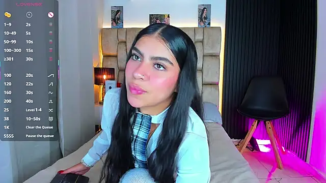 Snapshot of little_sophie18 chatting on January 31, 7:23 pm little sophie18 online show from January 31, 7:23 pm