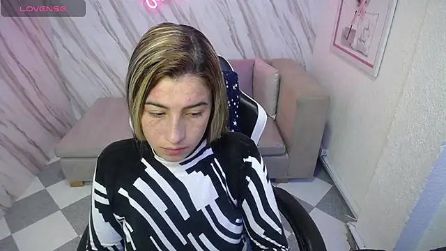 Snapshot of Valerie_b chatting on January 11, 3:02 am Valerie b online show from January 11, 3:02 am