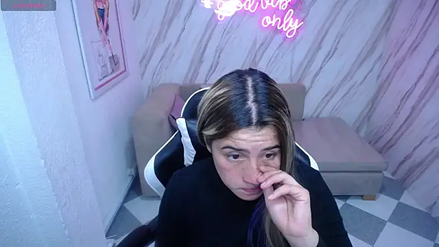 Snapshot of Valerie_b chatting on January 31, 3:09 am Valerie b online show from January 31, 3:09 am