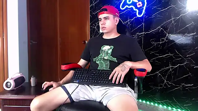 Snapshot of maty_hardx chatting on December 10, 7:00 pm maty hardx online show from December 10, 7:00 pm