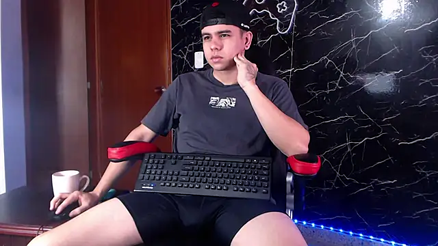 Snapshot of maty_hardx chatting on February 8, 12:17 pm maty hardx online show from February 8, 12:17 pm