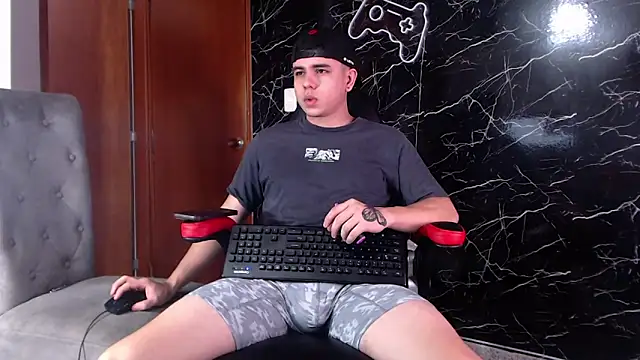 Snapshot of maty_hardx chatting on March 14, 2:19 pm maty hardx online show from March 14, 2:19 pm