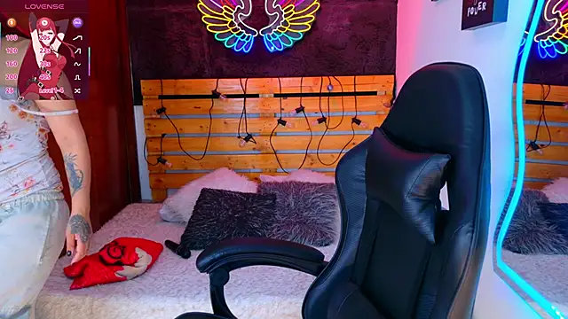 meghan nill online show from April 10, 3:01 am