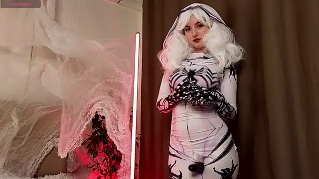 Snapshot of sarahUwU chatting on March 18, 12:16 am sarahUwU online show from March 18, 12:16 am