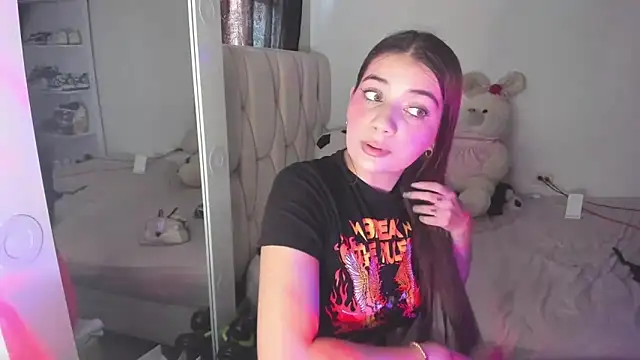 KittyKlum online show from April 9, 6:35 pm