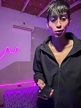 Snapshot of Mauuu18 chatting on November 14, 12:53 am Mauuu18 online show from November 14, 12:53 am