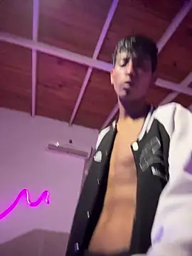 Snapshot of Mauuu18 chatting on November 20, 1:50 am Mauuu18 online show from November 20, 1:50 am